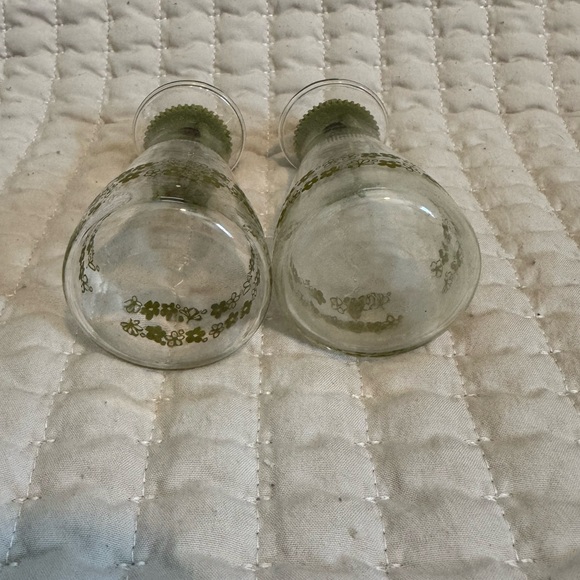 PYREX Vintage Crazy Daisy Salt & Pepper Shakers - Picture 2 of 3
